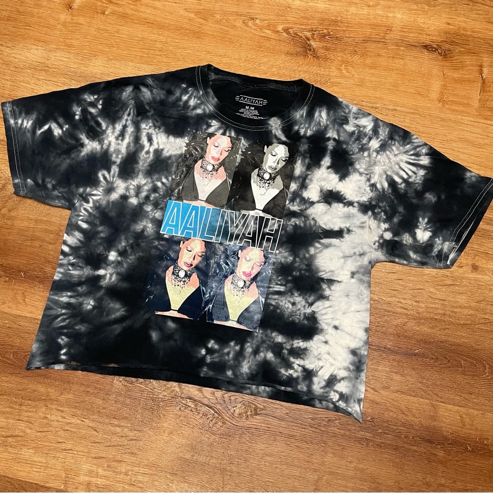 Graphic tee‎